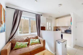 Spacious 1 Bed - near central London walking to Arnos Grove Tube, Alexandra Palace